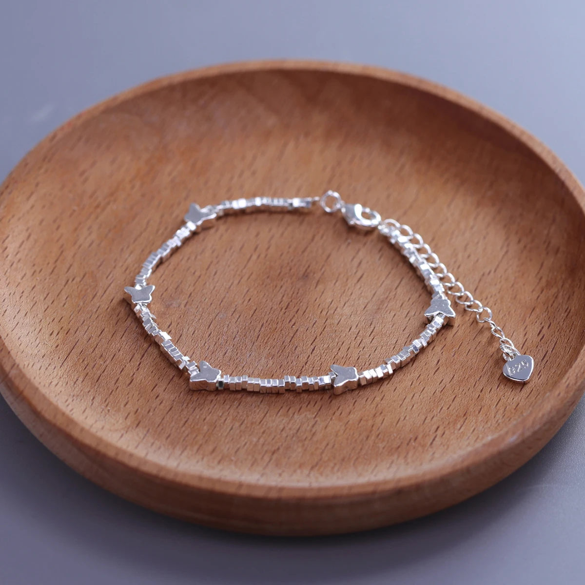 Where Nature Meets Grace – Sterling Silver Green Leaf Bracelet That Wraps the Wild Around Your Wrist