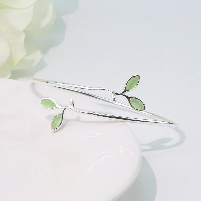 Where Nature Meets Grace – Sterling Silver Green Leaf Bracelet That Wraps the Wild Around Your Wrist