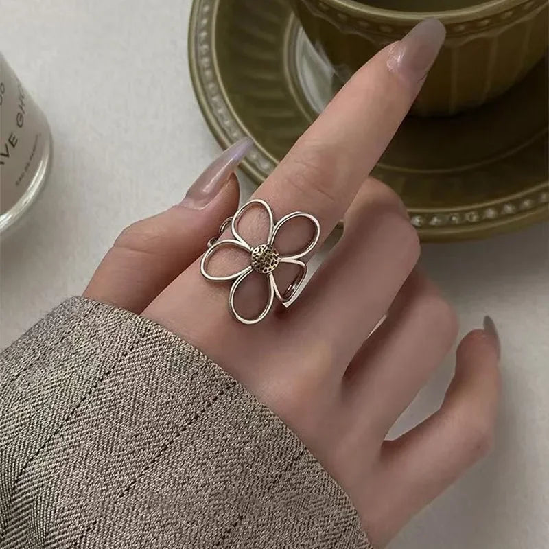 A Petal for Every Moment – Simple Daisy Ring That Blooms with Everyday Joy