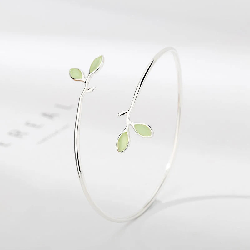 Where Nature Meets Grace – Sterling Silver Green Leaf Bracelet That Wraps the Wild Around Your Wrist