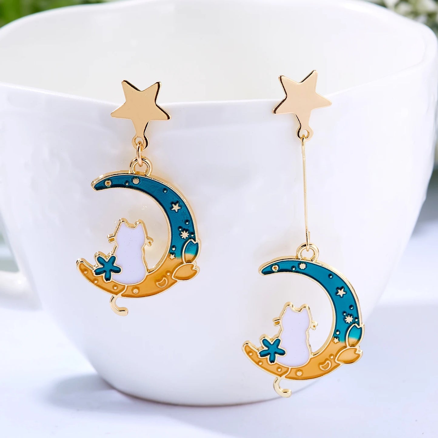Whispers of the Night – Asymmetric Sleeping Cat & Moon Earrings That Tell a Story of Dreamy Devotion