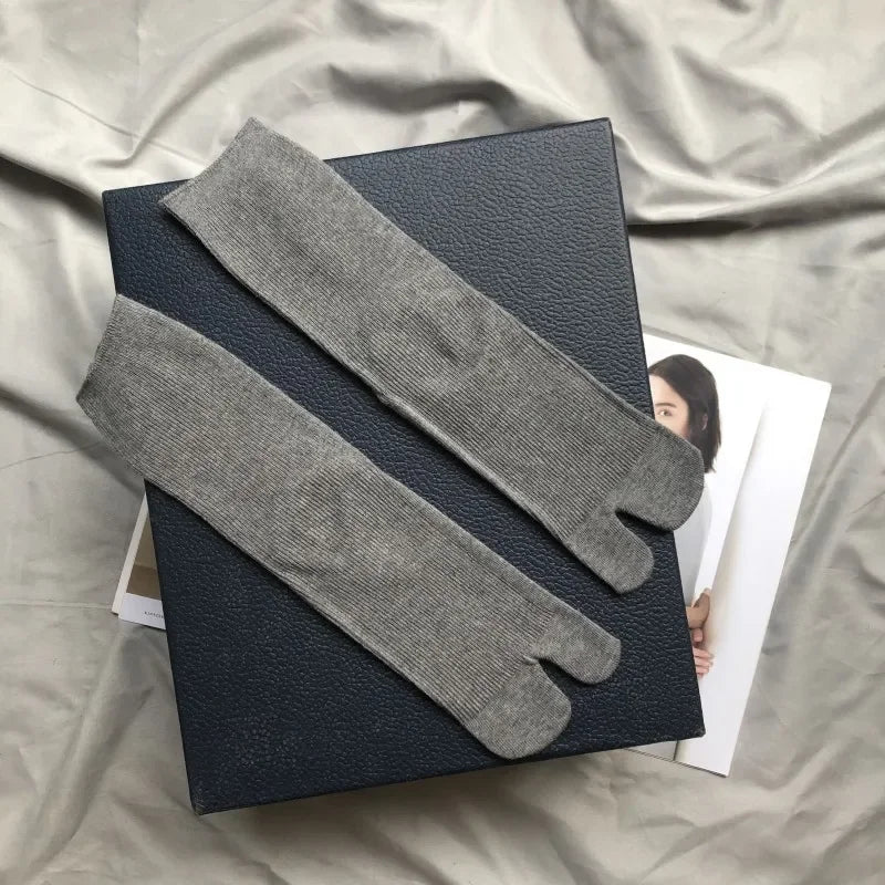 Rediscover Comfort, Balance & Style – Combed Cotton Tabi Socks That Honour Tradition and Redefine Everyday Wear