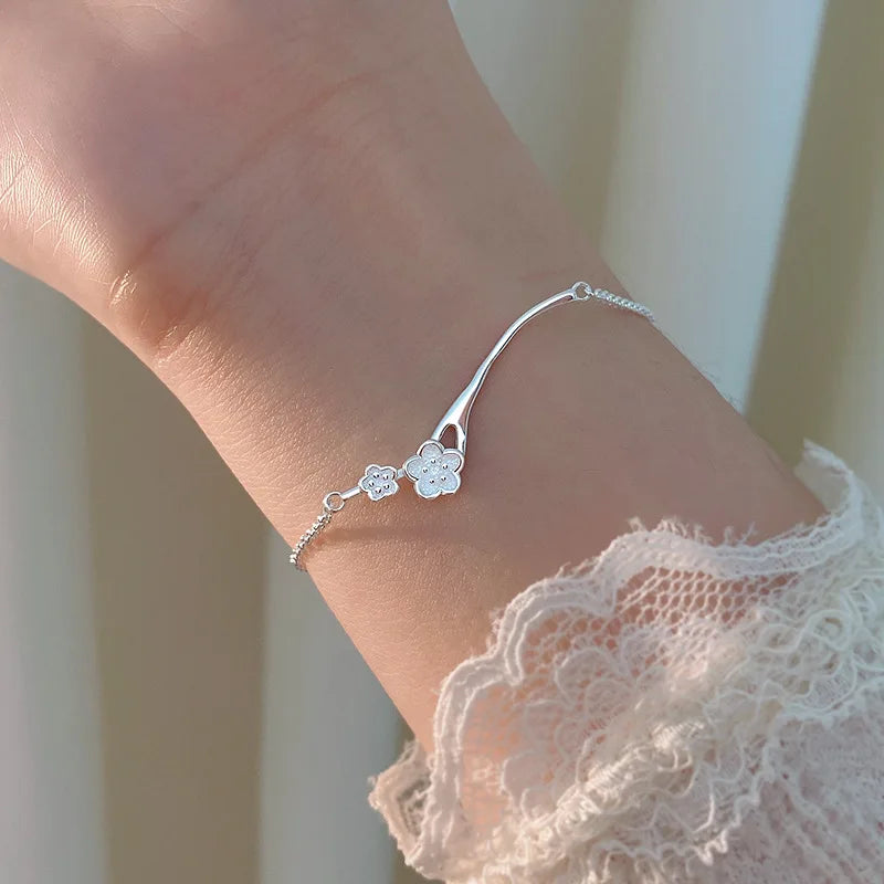 Where Nature Meets Grace – Sterling Silver Green Leaf Bracelet That Wraps the Wild Around Your Wrist
