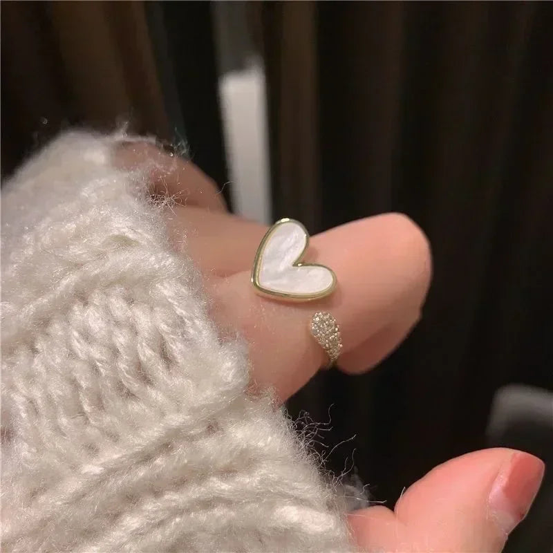 A Petal for Every Moment – Simple Daisy Ring That Blooms with Everyday Joy