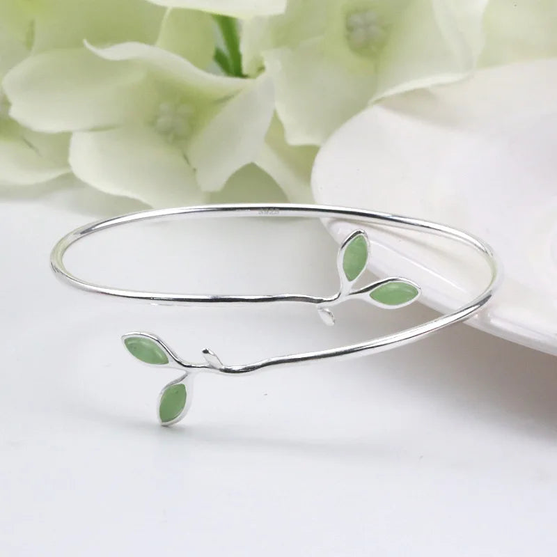 Where Nature Meets Grace – Sterling Silver Green Leaf Bracelet That Wraps the Wild Around Your Wrist