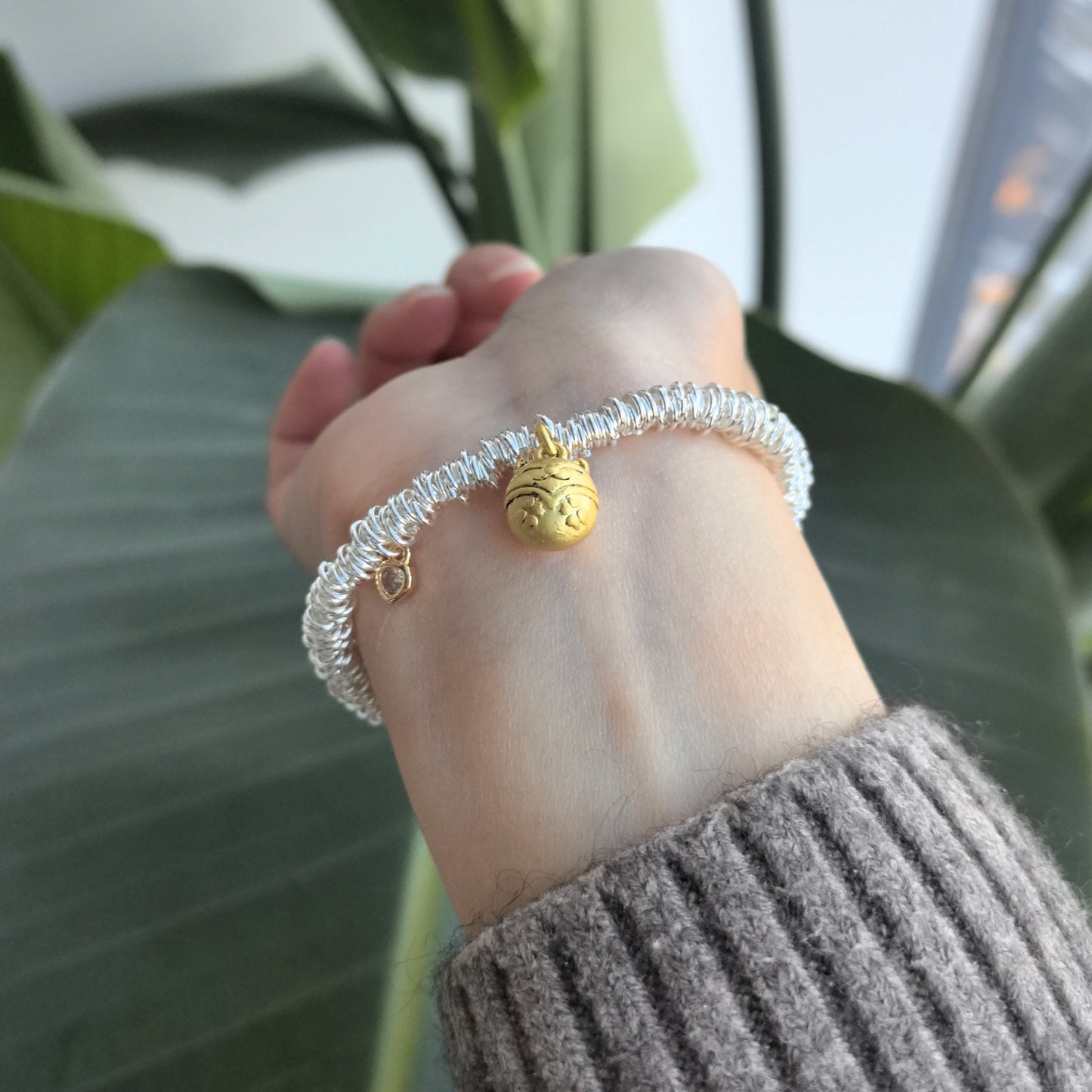 Where Nature Meets Grace – Sterling Silver Green Leaf Bracelet That Wraps the Wild Around Your Wrist