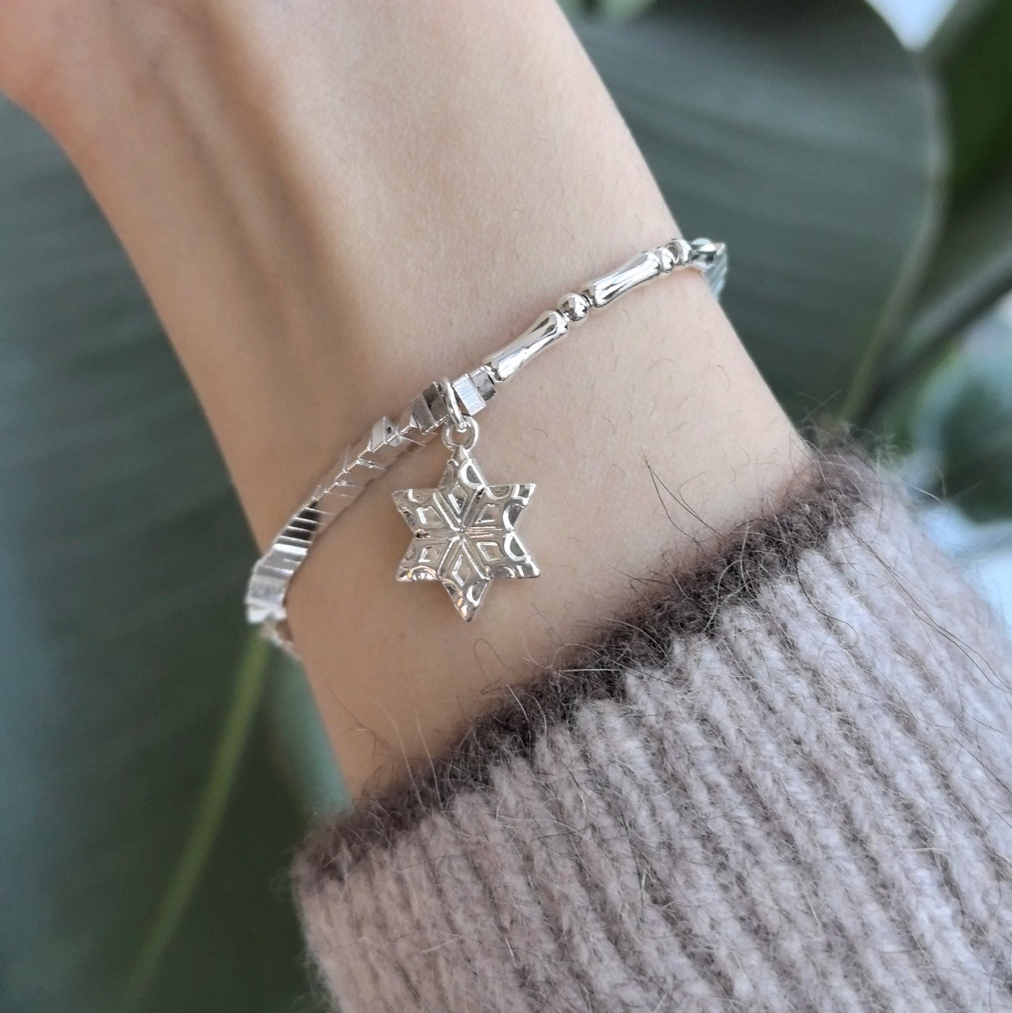 Where Nature Meets Grace – Sterling Silver Green Leaf Bracelet That Wraps the Wild Around Your Wrist