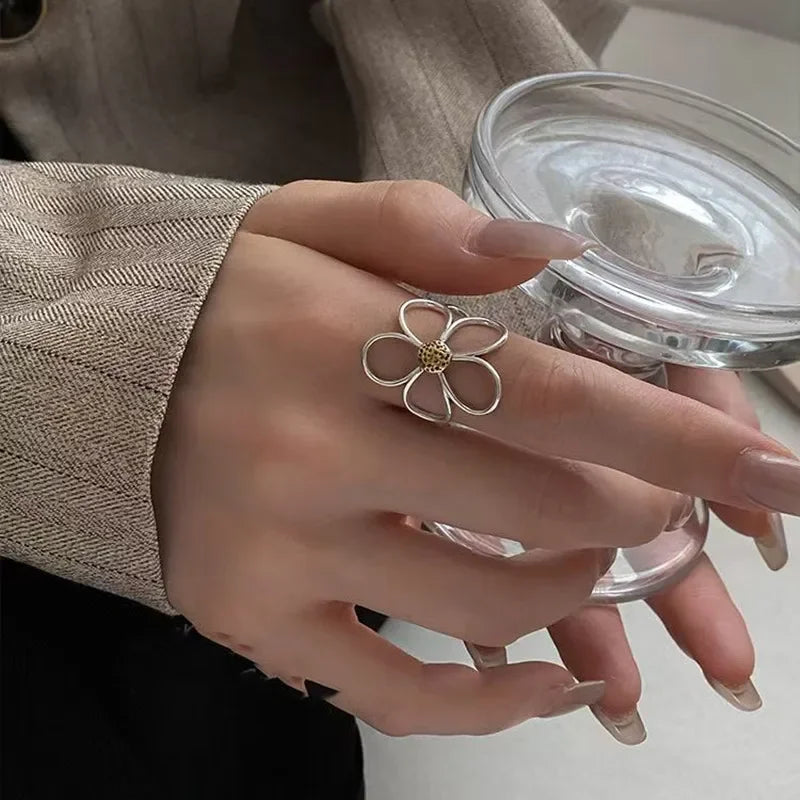 A Petal for Every Moment – Simple Daisy Ring That Blooms with Everyday Joy