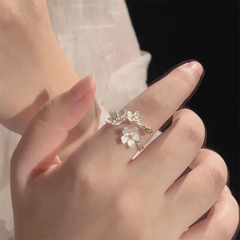 Wear a Smile That Stays – Adjustable Silver Y2K Ring That Radiates Everyday Joy