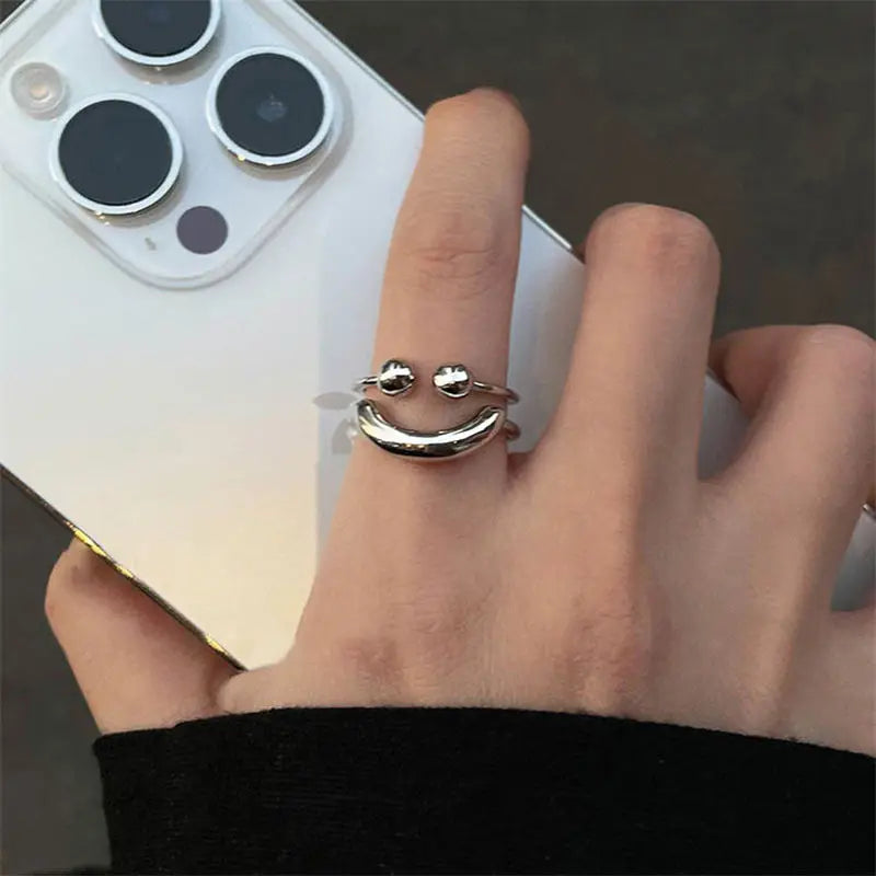 Wear a Smile That Stays – Adjustable Silver Y2K Ring That Radiates Everyday Joy