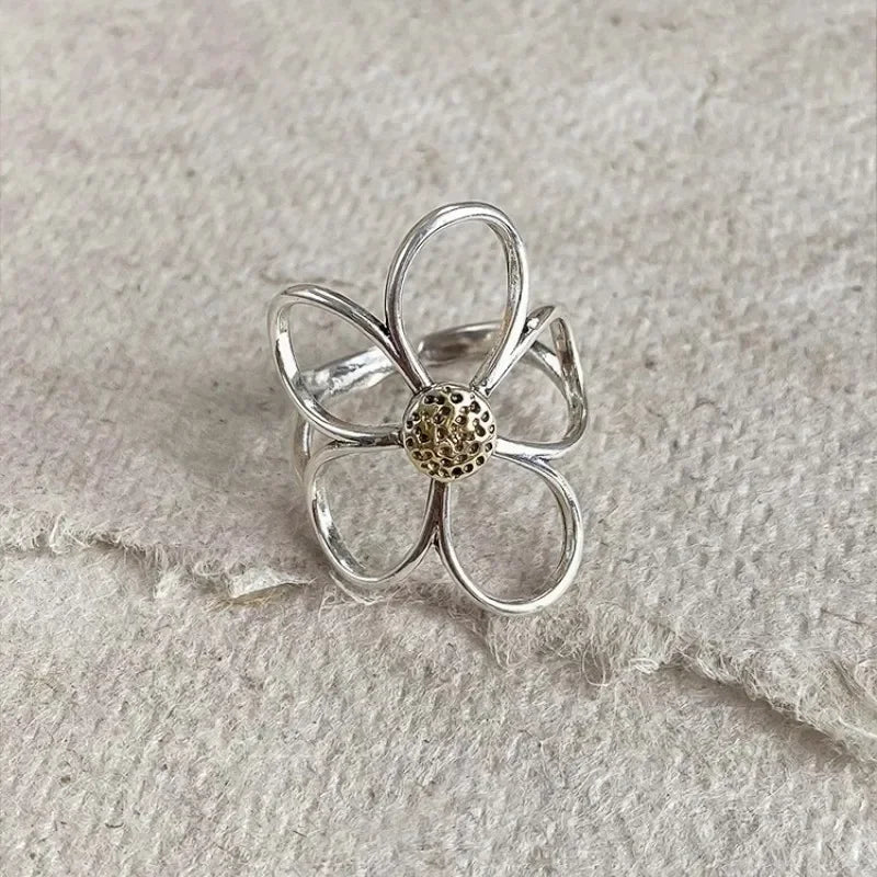 A Petal for Every Moment – Simple Daisy Ring That Blooms with Everyday Joy