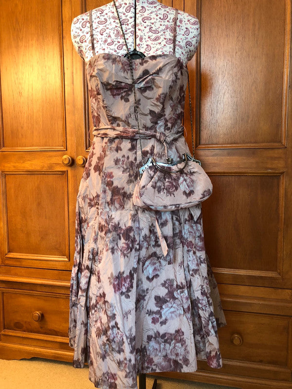 Dress with over the shoulder/clutch bag. Very striking dress.