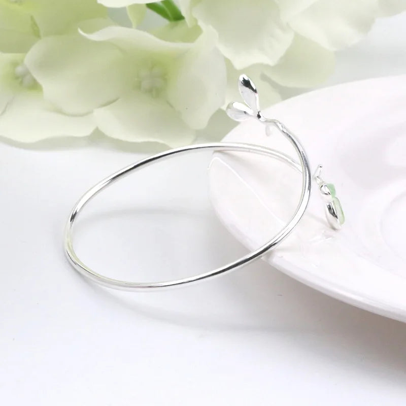 Where Nature Meets Grace – Sterling Silver Green Leaf Bracelet That Wraps the Wild Around Your Wrist