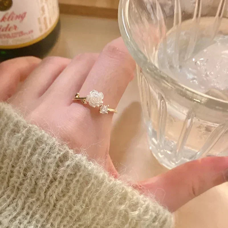 A Petal for Every Moment – Simple Daisy Ring That Blooms with Everyday Joy