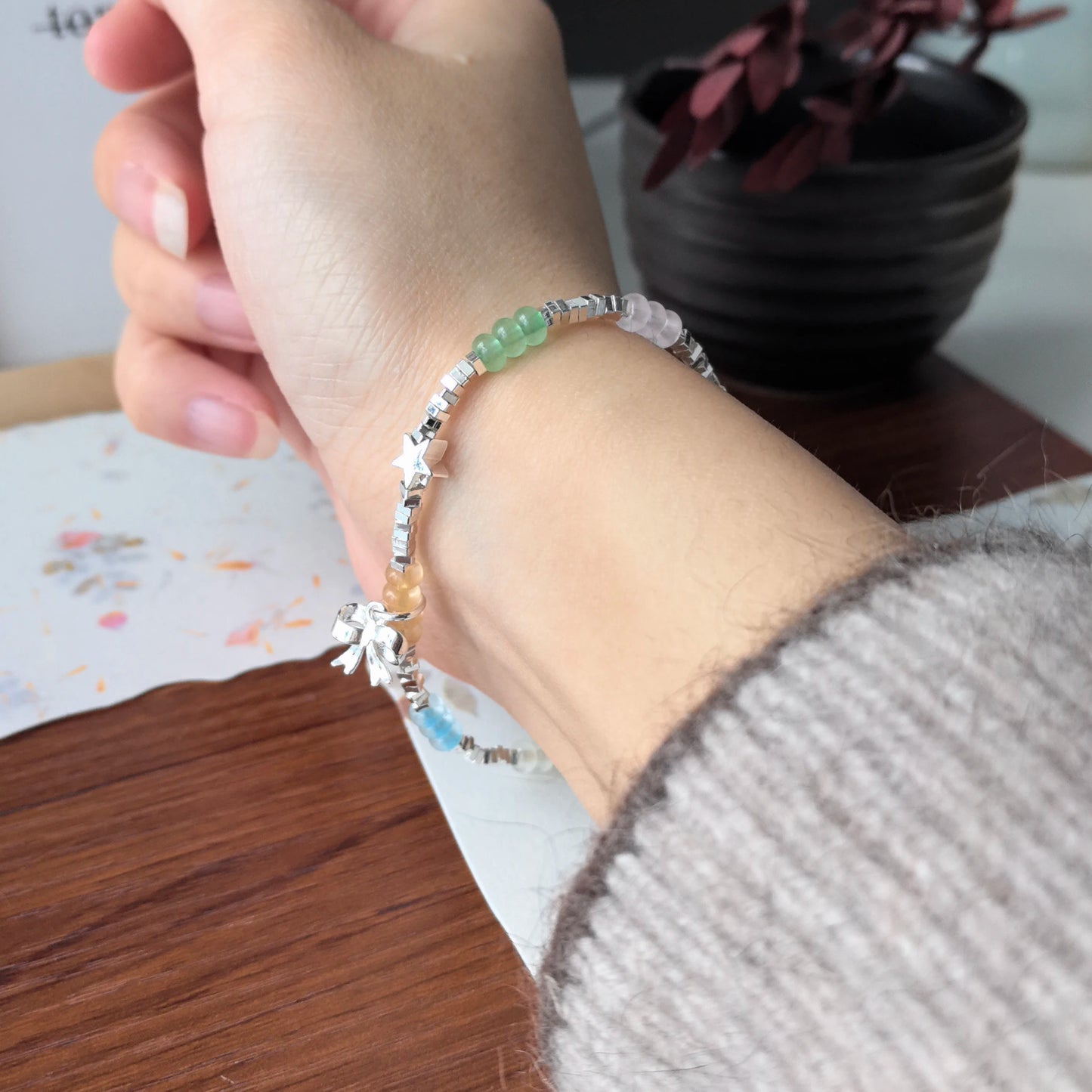 Where Nature Meets Grace – Sterling Silver Green Leaf Bracelet That Wraps the Wild Around Your Wrist